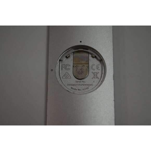 Apple TV Set with Remote - Black and White - Picture 10 of 12